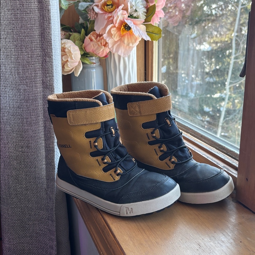 Merrell Black and Yellow Winter Snow Boots, Kids Size 4Y Leather Velcro Closure